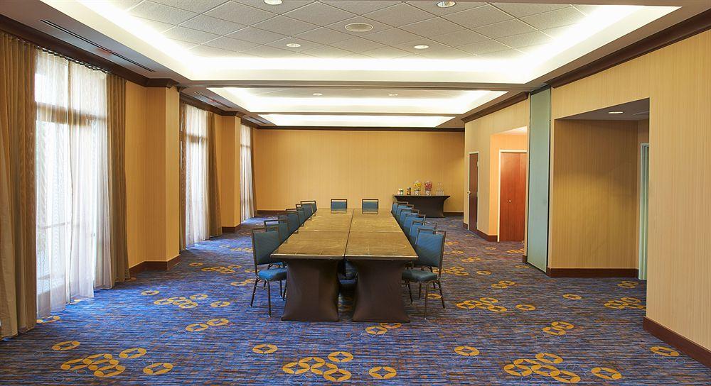 Courtyard Louisville Airport Экстерьер фото