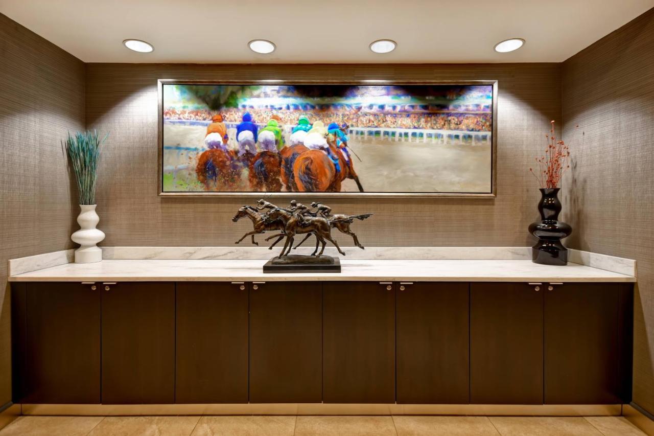 Courtyard Louisville Airport Экстерьер фото