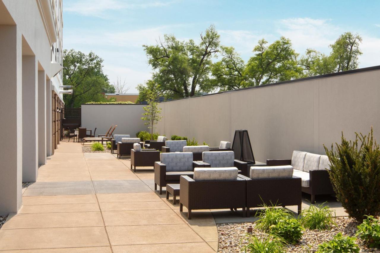 Courtyard Louisville Airport Экстерьер фото