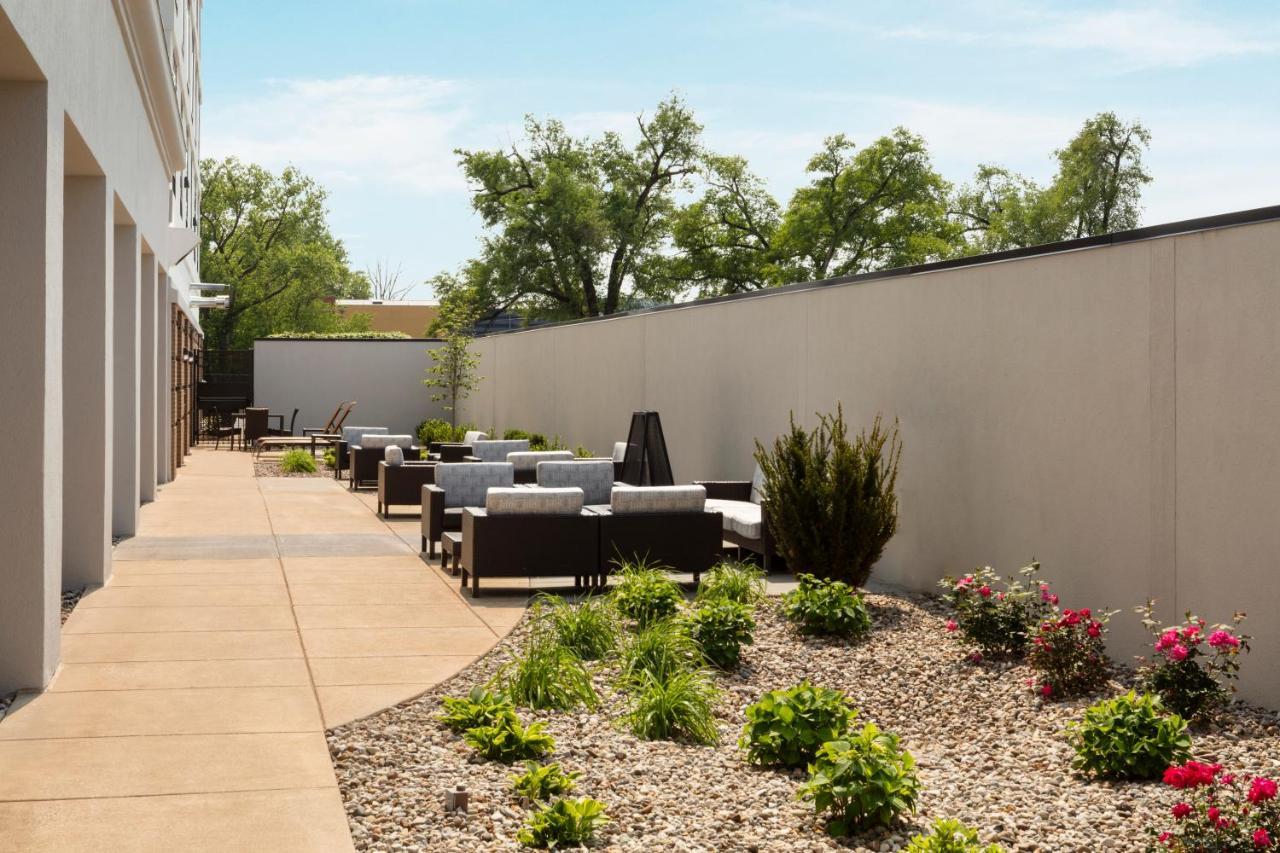 Courtyard Louisville Airport Экстерьер фото