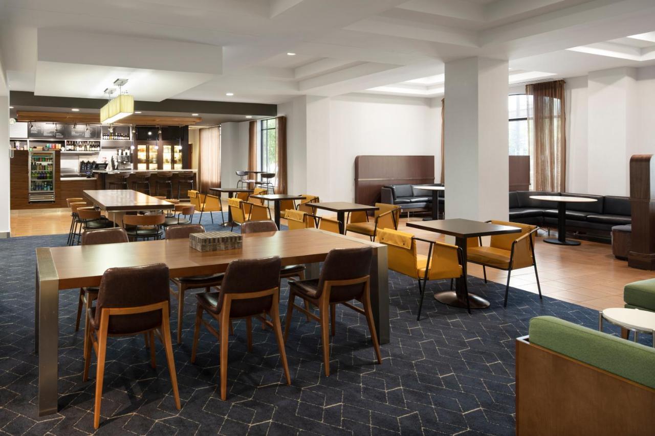Courtyard Louisville Airport Экстерьер фото