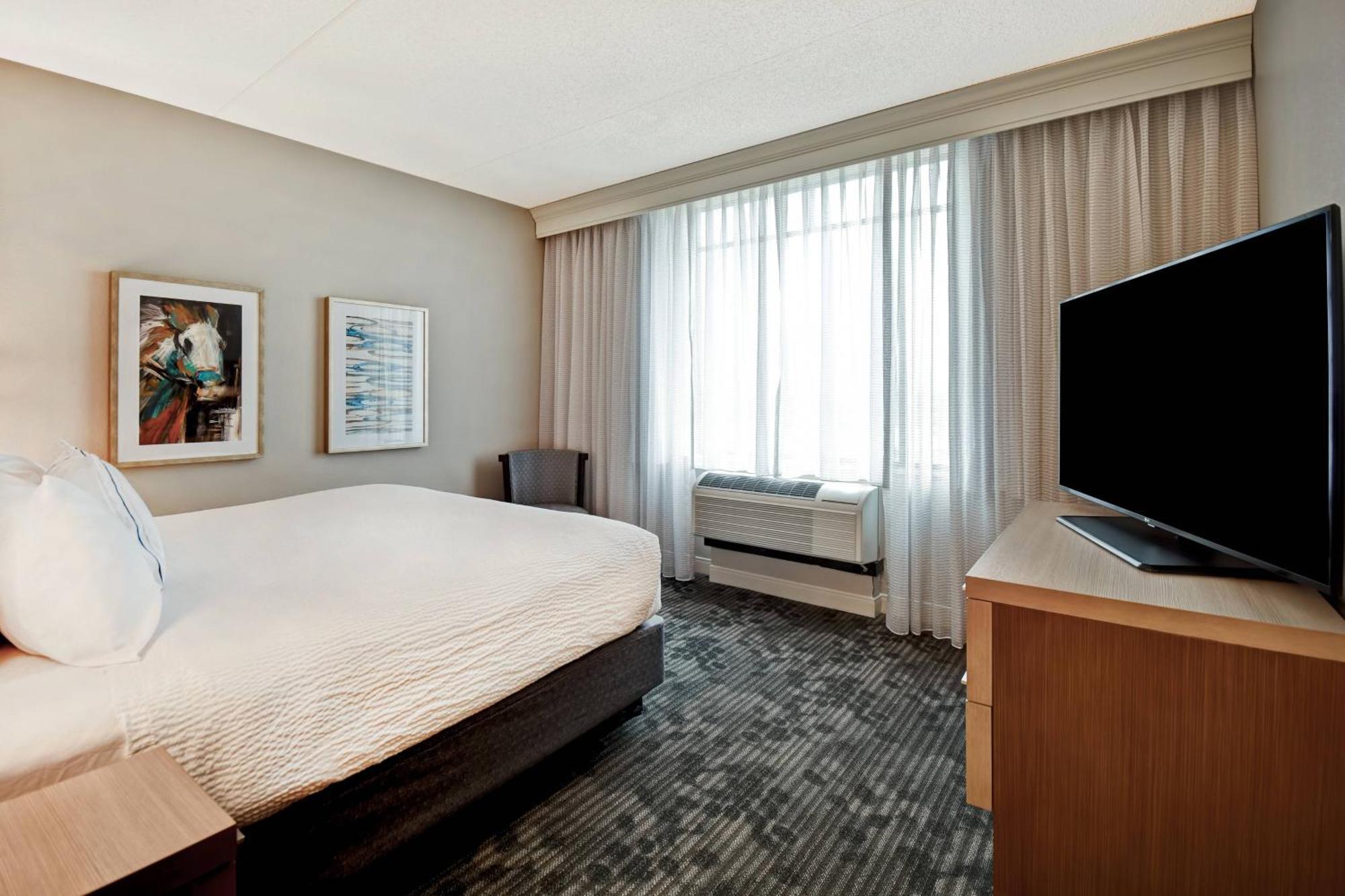 Courtyard Louisville Airport Экстерьер фото
