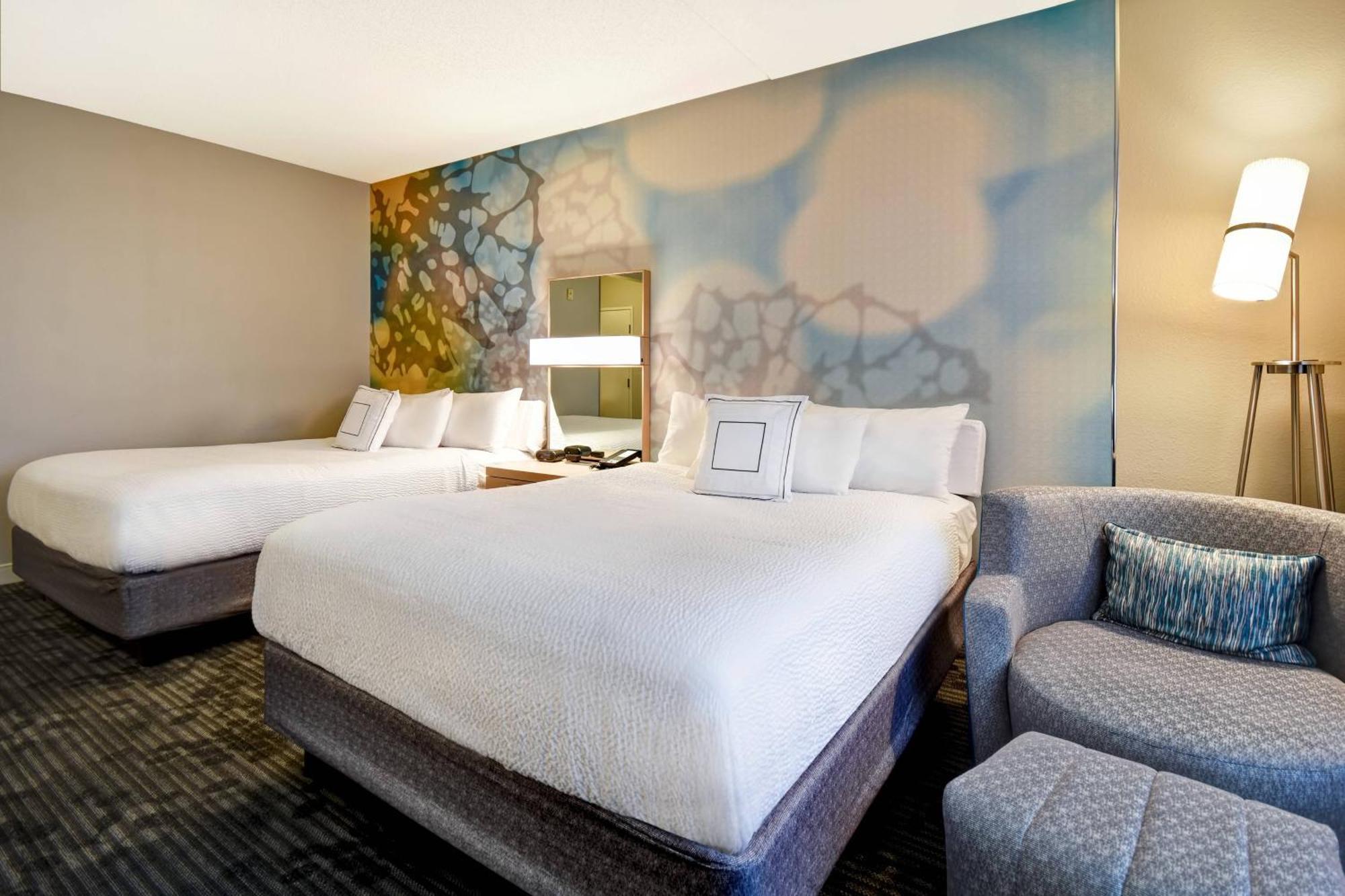 Courtyard Louisville Airport Экстерьер фото