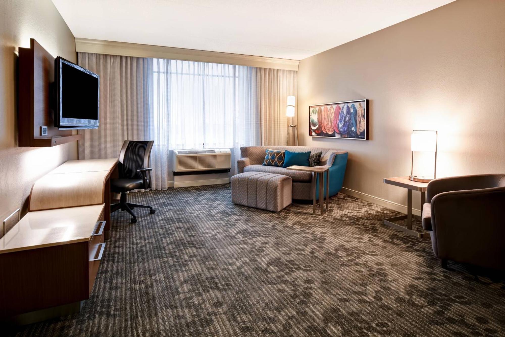 Courtyard Louisville Airport Экстерьер фото
