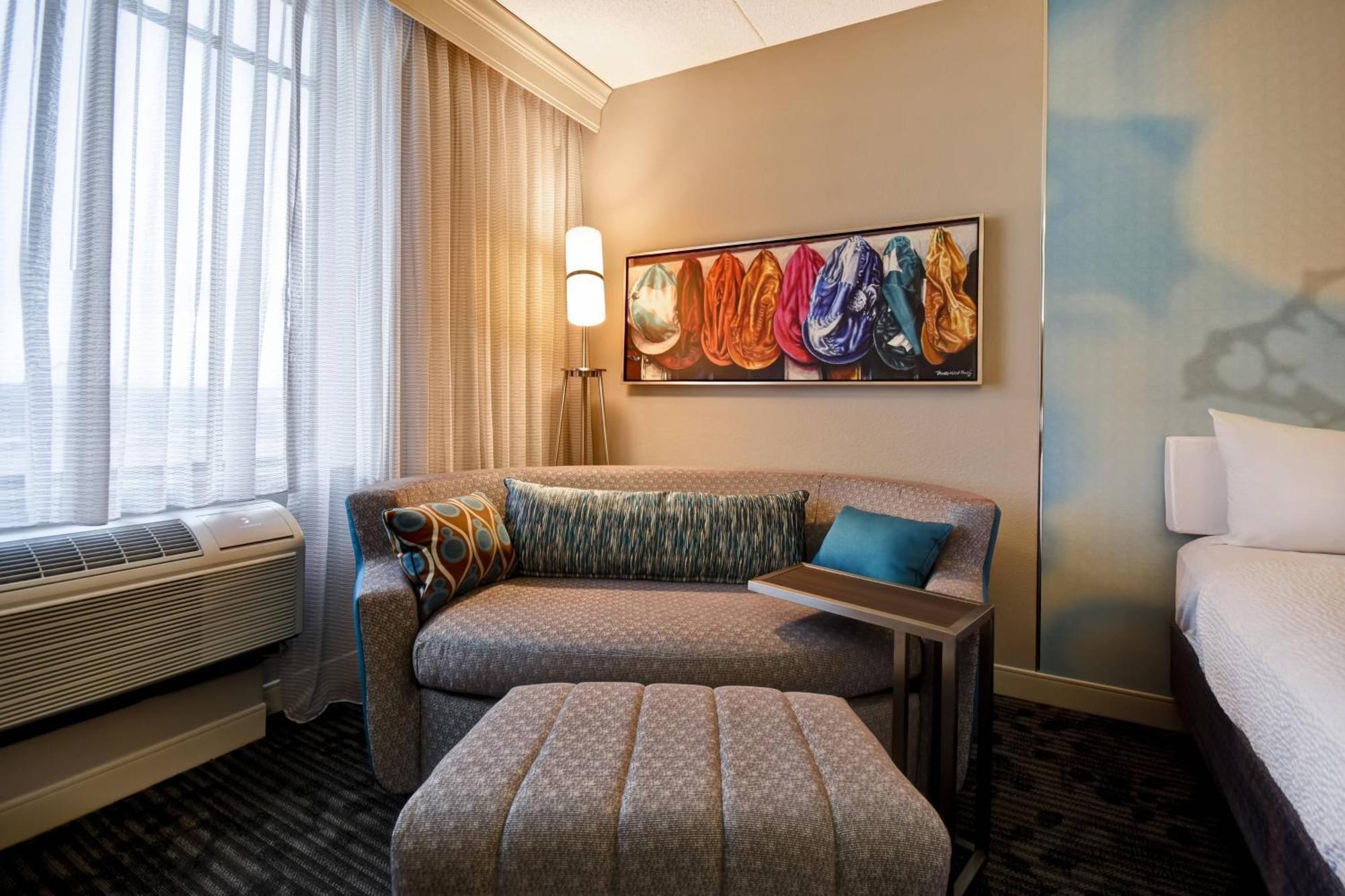 Courtyard Louisville Airport Экстерьер фото