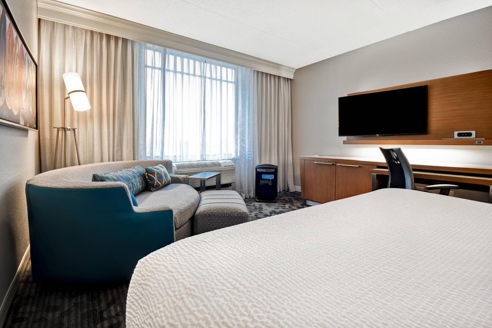 Courtyard Louisville Airport Экстерьер фото