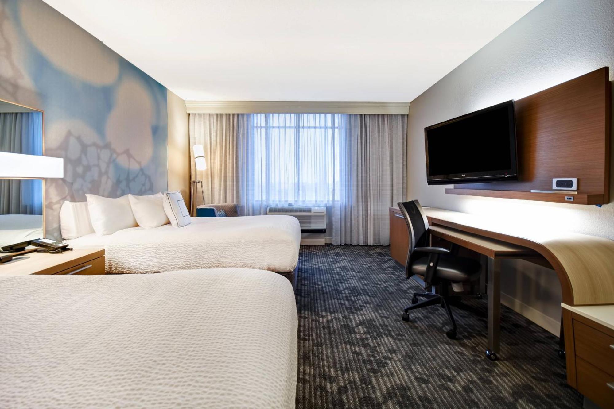 Courtyard Louisville Airport Экстерьер фото