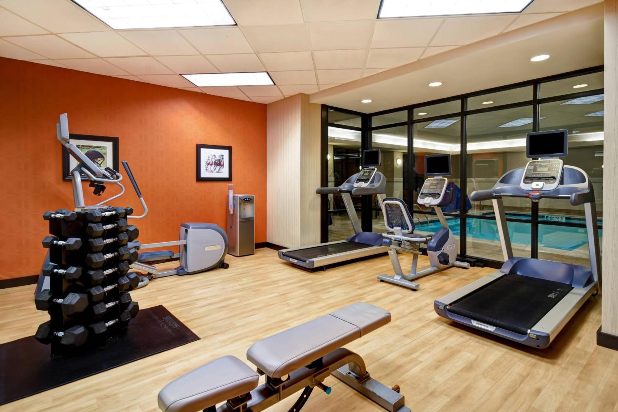 Courtyard Louisville Airport Экстерьер фото