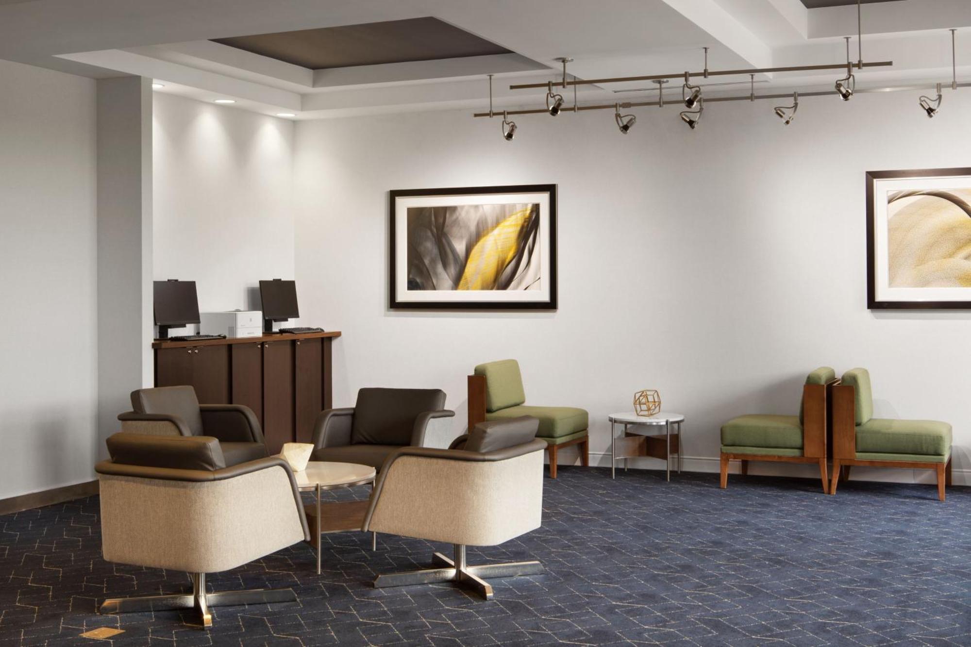 Courtyard Louisville Airport Экстерьер фото