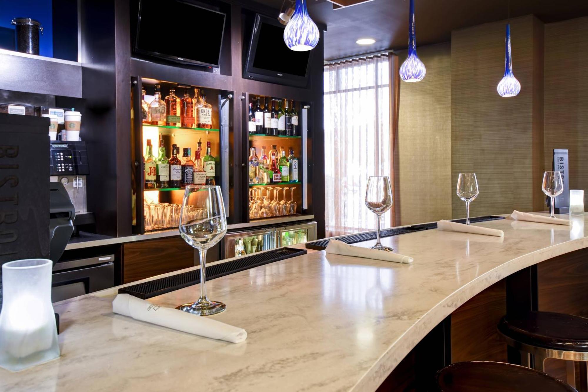 Courtyard Louisville Airport Экстерьер фото