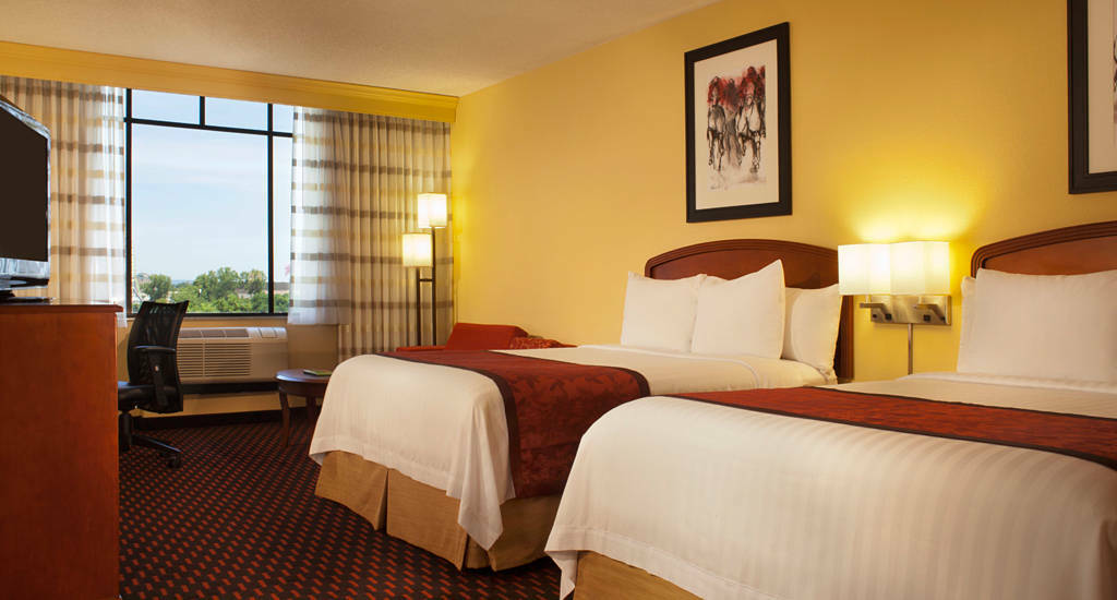 Courtyard Louisville Airport Экстерьер фото